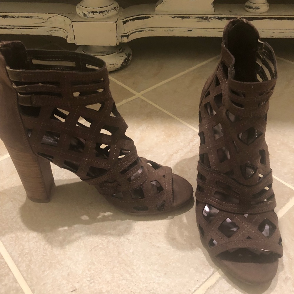 Carlos Brown Strappy  Heel! Like new condition.
